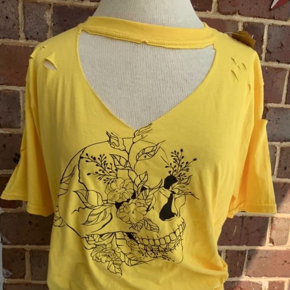 Skull yellow T-shirt distressed